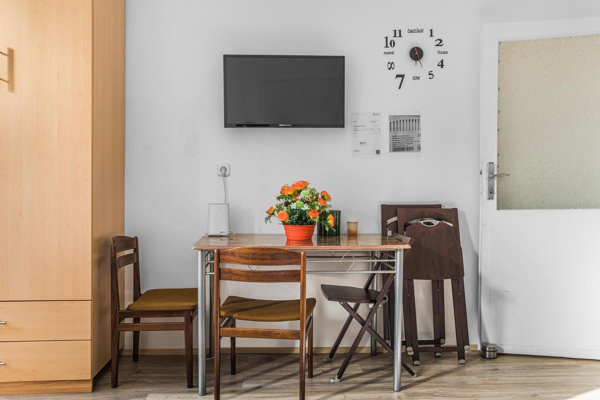 Apartment Cozy 1br Near Millenium Tower & Danube River *