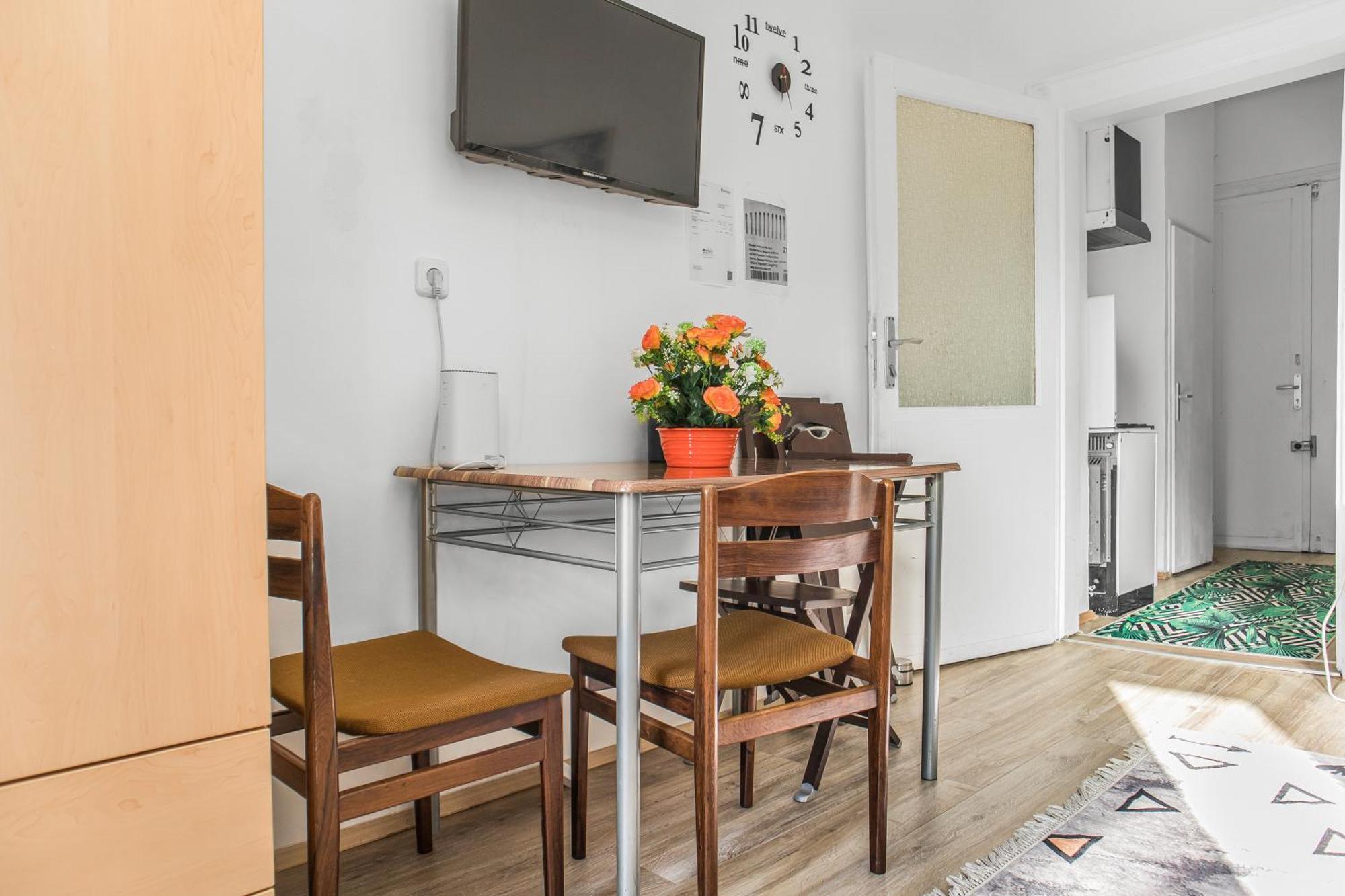 Cozy 1br Near Millenium Tower & Danube River Apartment *