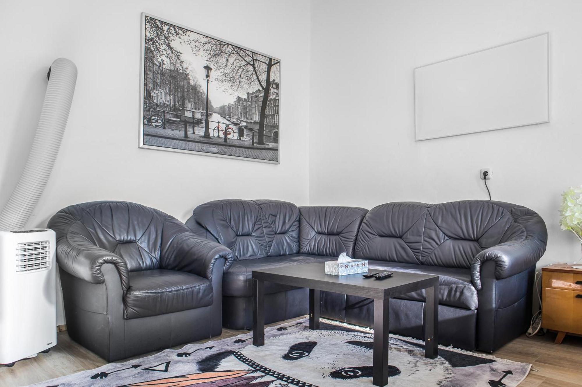 Cozy 1br Near Millenium Tower & Danube River Apartment