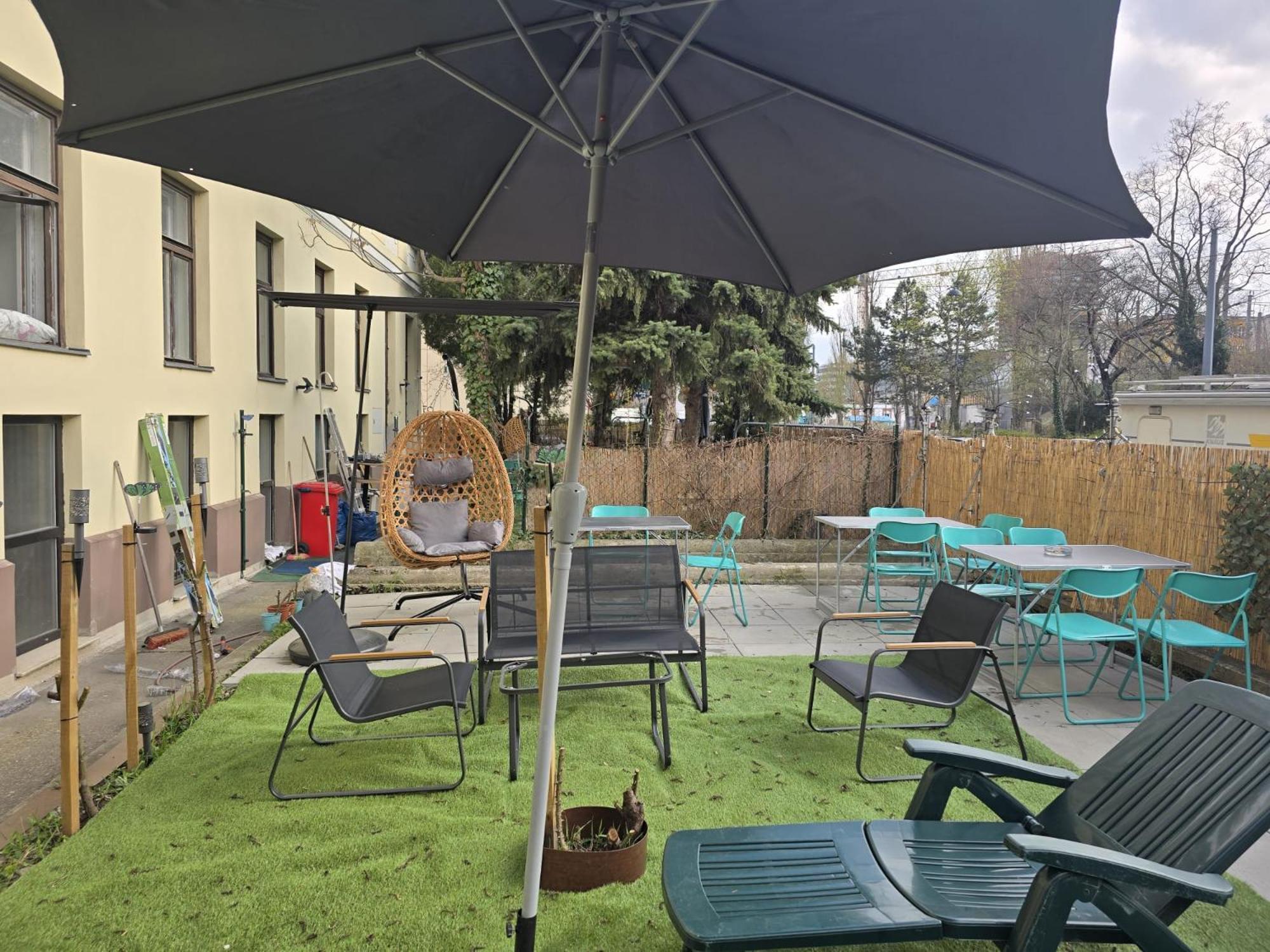 Cozy 1br Near Millenium Tower & Danube River Apartment *