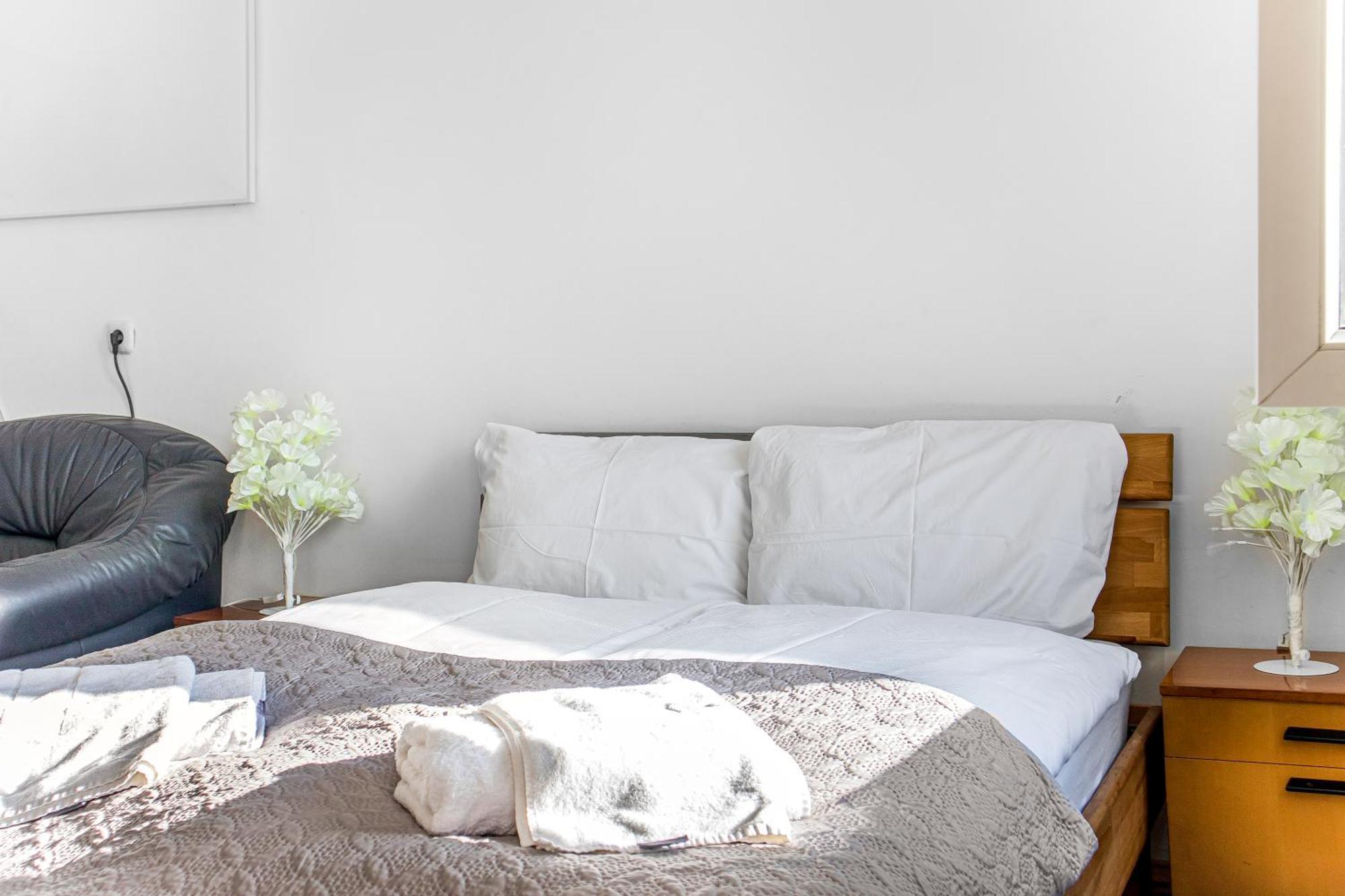 Cozy 1br Near Millenium Tower & Danube River Apartment *